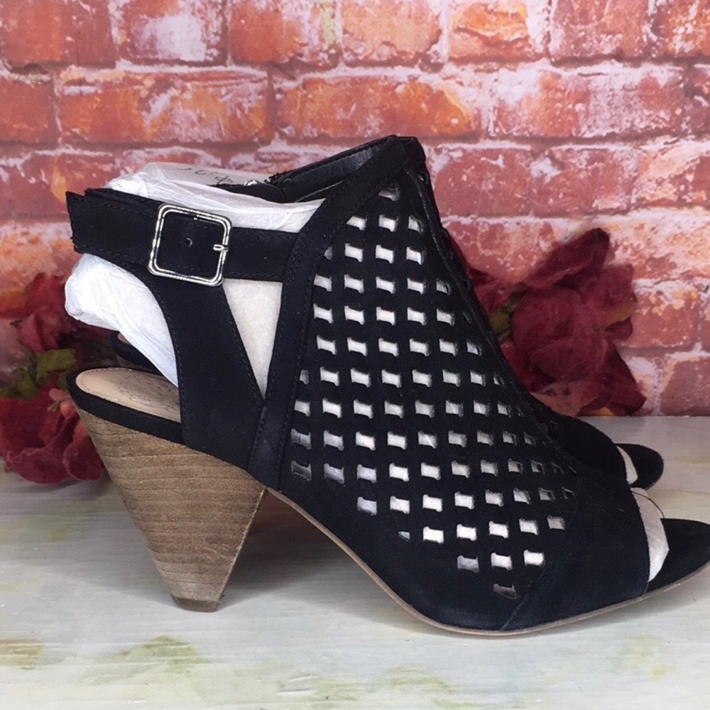 Vince Camuto Pearla
Black Open-Toe Perforated Cone Heel Leather Sandals